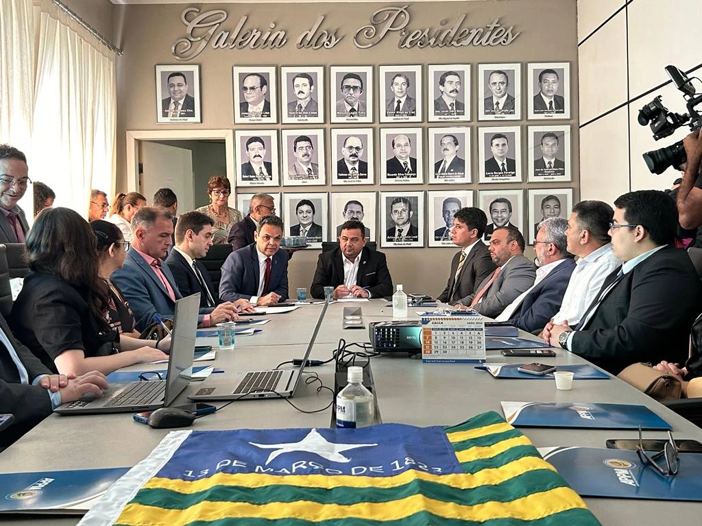 Debate com representantes sobre litígio entre Piauí e Ceará
