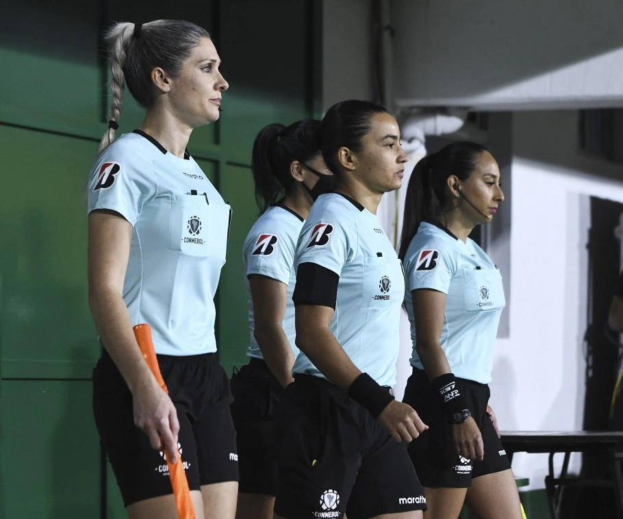 Edina Alves e Neuza Back fizeram parte da primeira equipe de arbitragem 100% feminina da competição continentalStaff Images/Conmebol