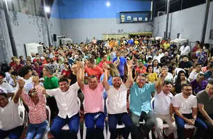 Fábio Novo trata do plano de governo com moradores da zona Sudeste de Teresina (Foto: Reprodução)