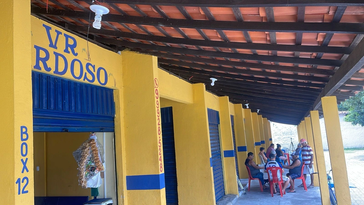 Falha na estrutura e segurança afeta permissionários do mercado do Renascença I