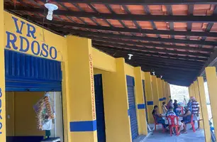 Falha na estrutura e segurança afeta permissionários do mercado do Renascença I (Foto: Tiago Moura/Conecta Piauí)