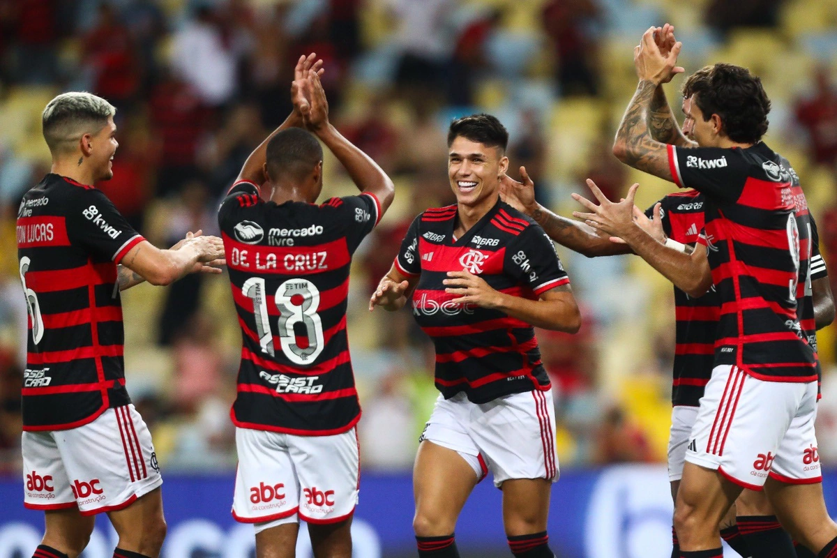 Flamengo vence São Paulo e assume a liderança isolada do Campeonato Brasileiro