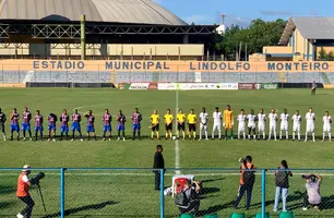 Fluminense-PI reclama da arbitragem na derrota, de virada, na série D (Foto: Pedro Melo/Conecta Piauí)