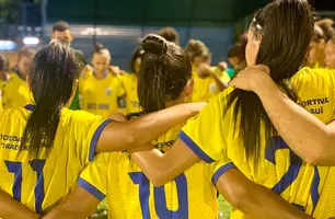 Jogadoras do Tiradentes-PI se abraçam pós classificação (Foto: Pedro Melo/Conecta Piauí)