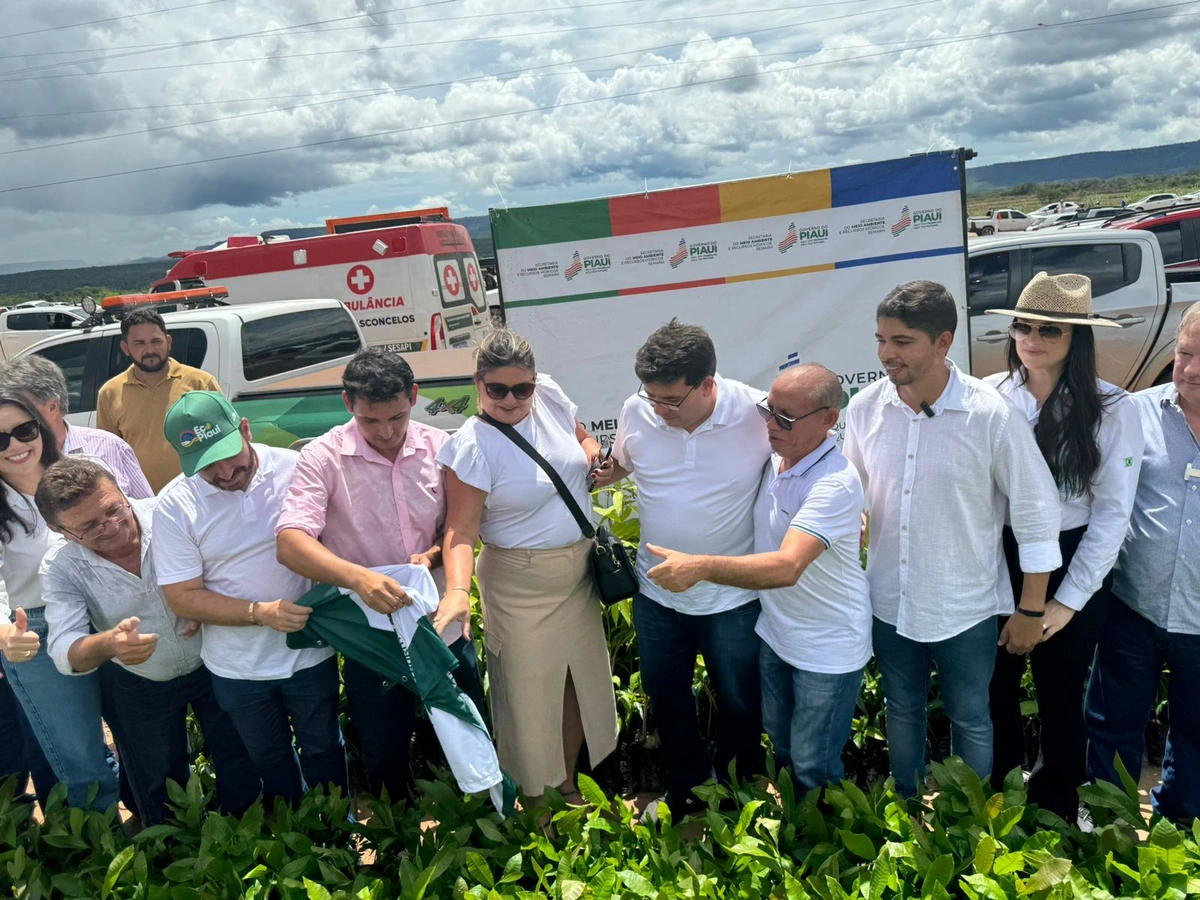 Lançamento da pedra fundamental em Cristino Castro