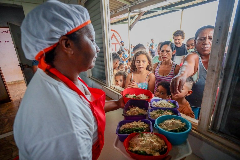 Mais de 24 milhões de pessoas saíram da situação de fome no Brasil em 2023