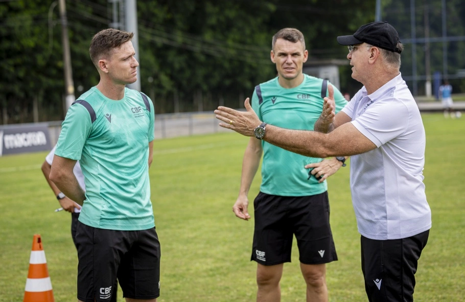 Mais de cem árbitros, assistentes e árbitros VAR se preparam para temporada 2024 no Rio de Janeiro