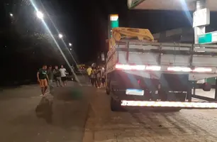 Motociclista morre ao colidir contra traseira de caminhão na zona Sul de Teresina (Foto: Reprodução)
