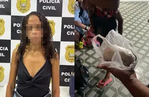 Mulher com bebê de colo e criança de seis anos é presa com cocaína em Teresina (Foto: Reprodução)