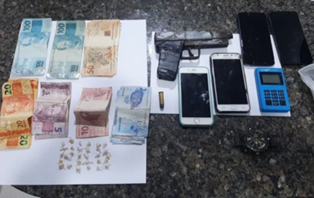 Polícia civil identifica casa em Timon com moto roubada, armas e drogas