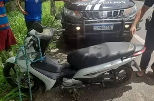 Polícia flagra adolescente escondendo moto roubada dentro de mato em Timon (Foto: Reprodução)