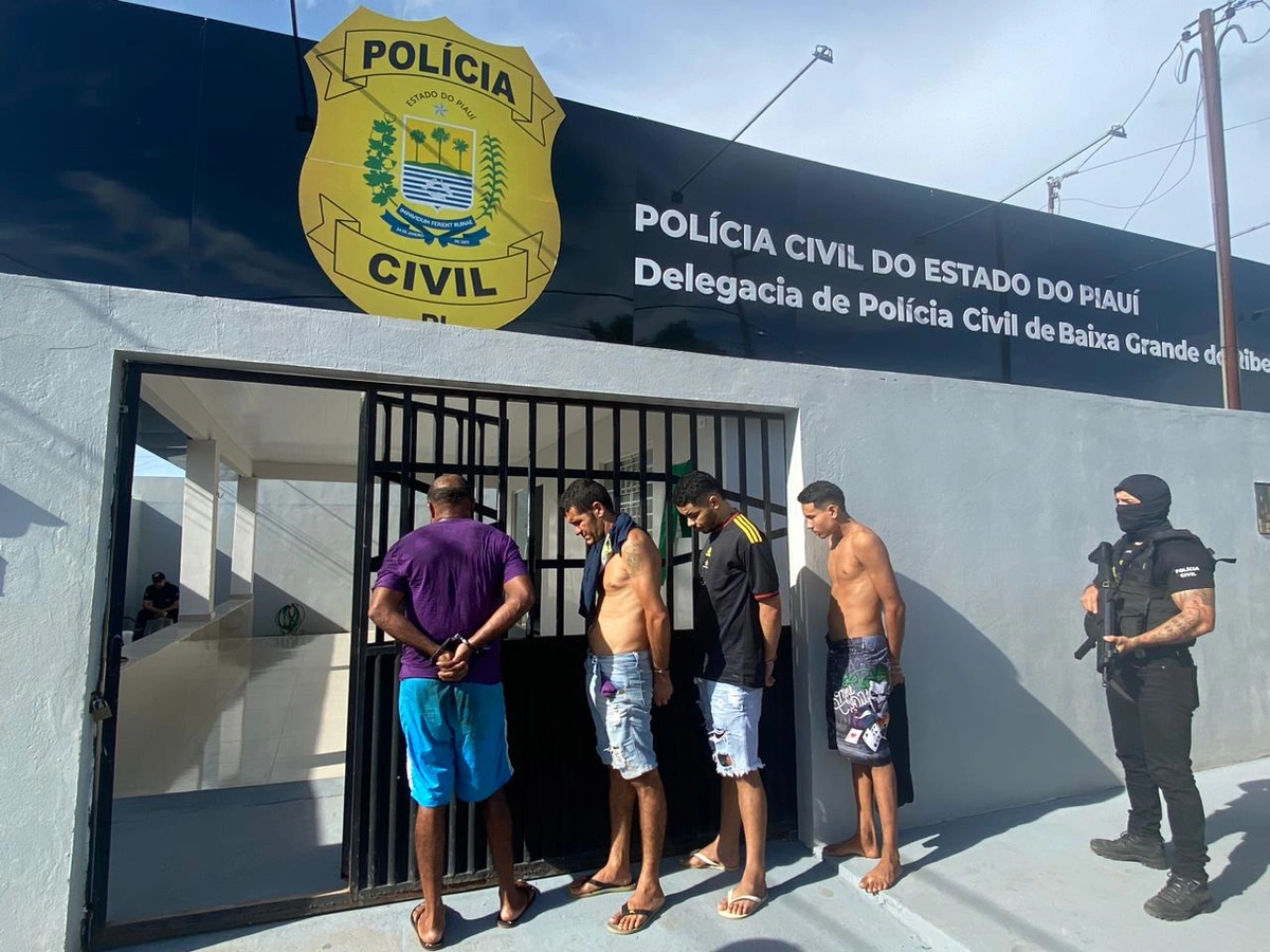 Polícia prende quatro suspeitos de tráfico de drogas em Baixa Grande do Ribeiro