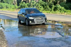 População reclama de condições do asfalto de avenida da zona Norte de Teresina (Foto: Tiago Moura/Conecta Piauí)