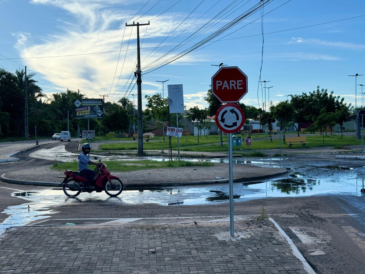 População reclama de condições do asfalto de avenida da zona Norte de Teresina