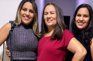 Prefeita Ana Delcides e as filhas (Foto: Reprodução)