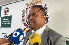 ‘Tem que acabar’, diz presidente Enzo Samuel sobre crise na Saúde em Teresina