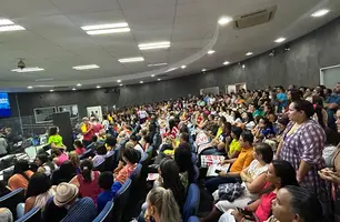 Professores acompanhando votação do reajuste salarial na Câmara Municipal de Teresina (Foto: Naiane Feitosa / Conecta Piauí)