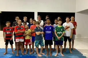 Projeto ensina jiu-jitsu a crianças (Foto: Reprodução)
