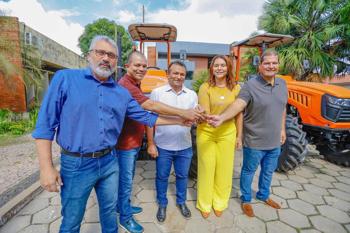 Sada entrega tratores para agricultores familiares de Água Branca e Joca Marques