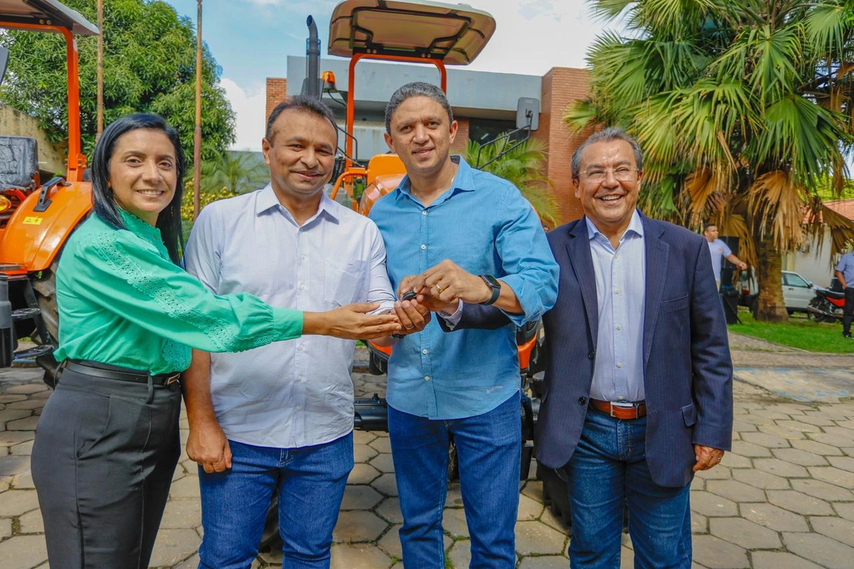 Sada entrega tratores para agricultores familiares de Água Branca e Joca Marques