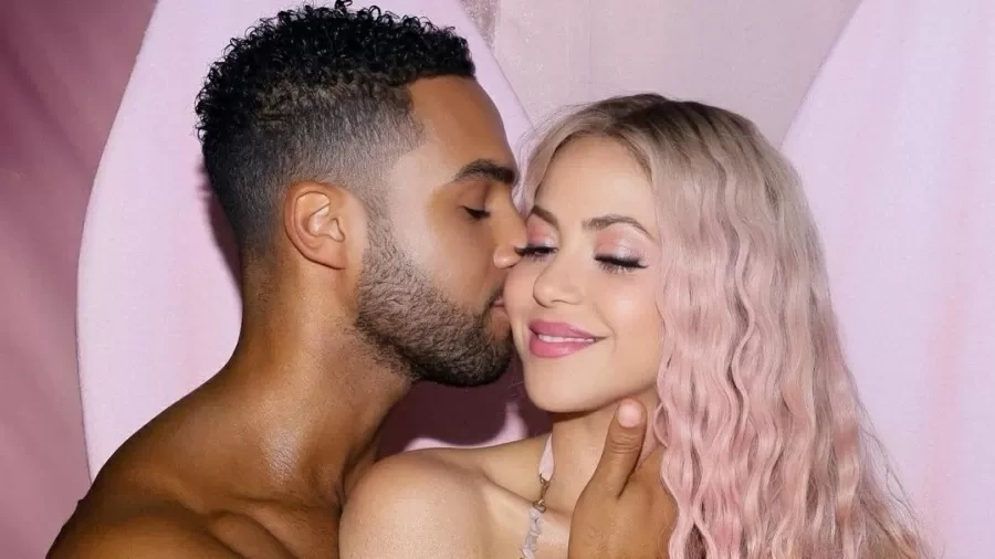 Segundo o jornal Daily Mail, Shakira está namorando o ator Lucien Laviscount