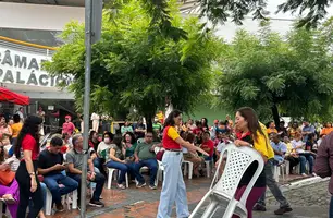 Sindicalistas do SINDSERM protestam por reajuste (Foto: Naiane Feitosa / Conecta Piauí)