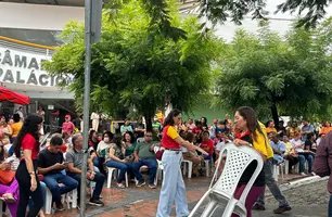 Sindicalistas do SINDSERM protestam por reajuste (Foto: Naiane Feitosa / Conecta Piauí)