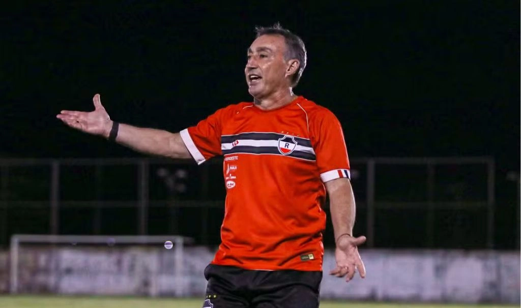 Técnico do River-PI Roberto Fonseca