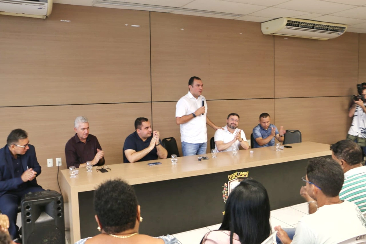 Vinício Ferreira reforça pré-campanha de Fábio Novo em evento com centenas de apoiadores