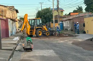 Águas de Teresina quebra rua pela terceira vez e causa transtorno na zona Sul (Foto: Tiago Moura / Conecta Piauí)