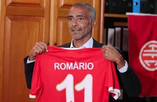 Aos 58 anos, Romário quer retornar ao futebol pelo camepeonato carioca (Foto: Reprodução)