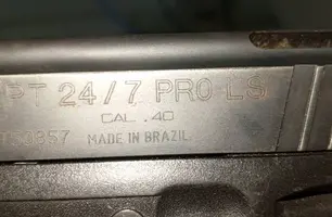 Arma de um policial militar de Piauí (Foto: Reprodução)