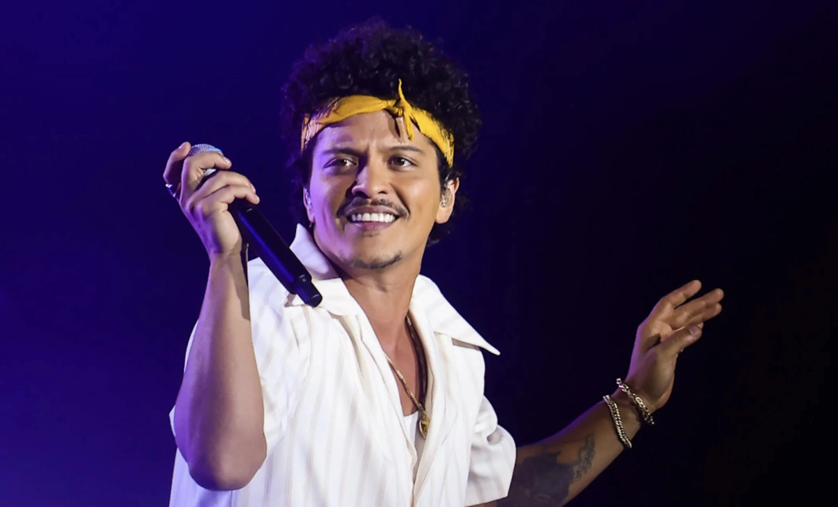 Bruno Mars retorna ao Brasil