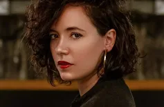 Cantora Tiê se apresenta em Teresina nesta terça-feira (14) no Projeto Seis e Meia