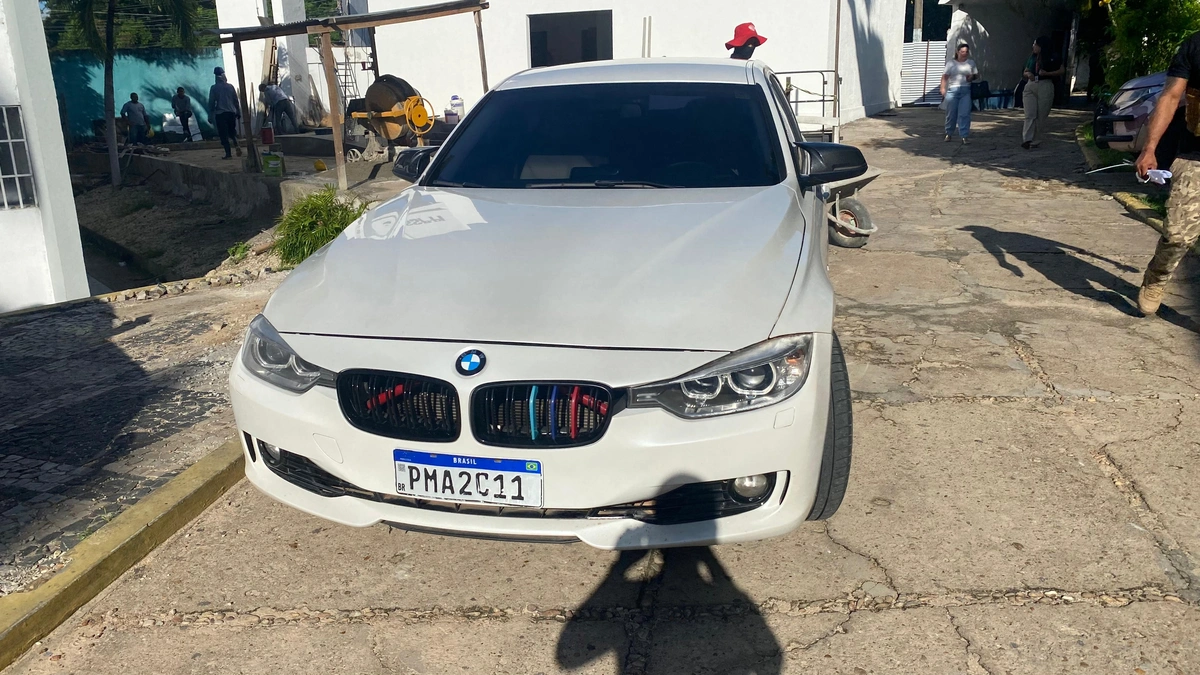 Carro apreendido durante a operação