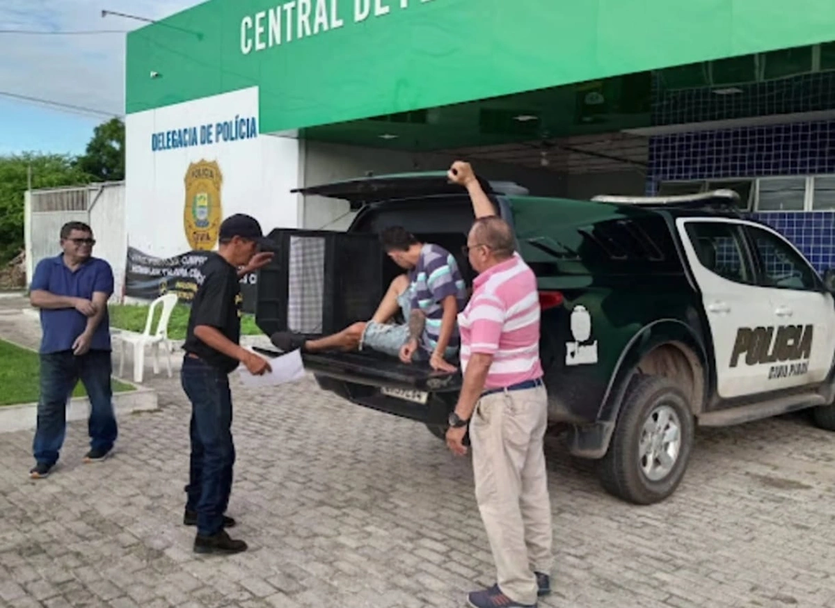 Colombiano e cearense são presos com mesa de sinuca roubada e drogas em Parnaíba