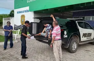 Colombiano e cearense são presos com mesa de sinuca roubada e drogas em Parnaíba (Foto: Reprodução)
