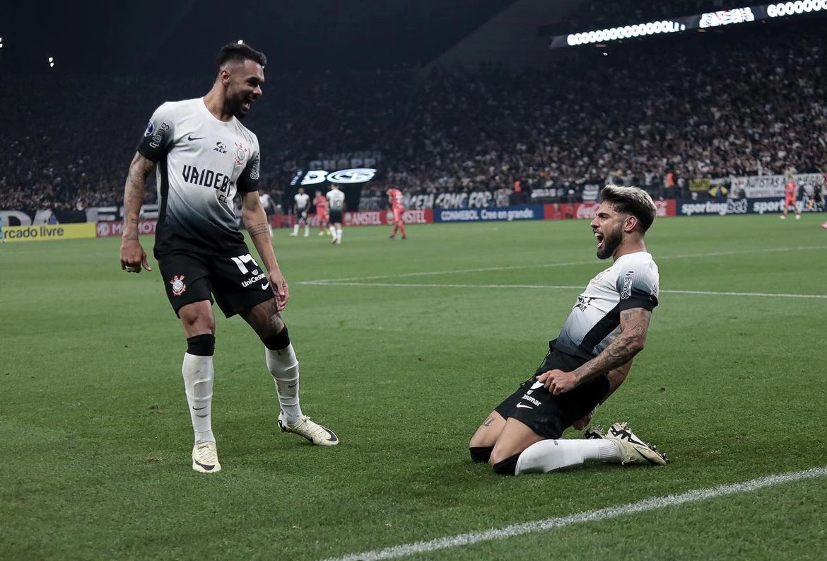 Corinthians goleia na sula e garante vaga no mata-mata da competição