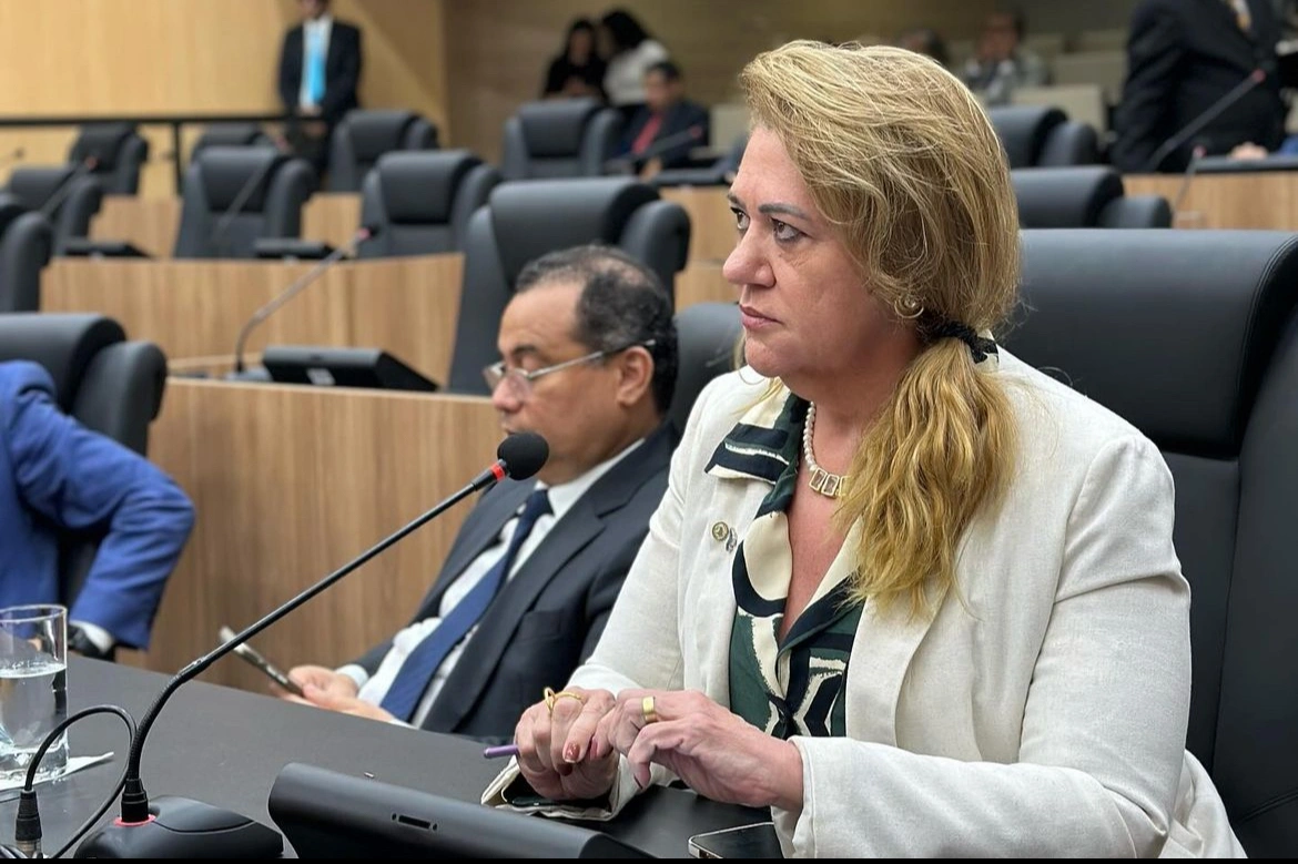 Deputada estadual Simone Pereira, autora do projeto