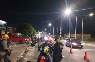 Dez são conduzidos e um é preso com documento falso durante blitzen em Teresina (Foto: Divulgação/SSP)
