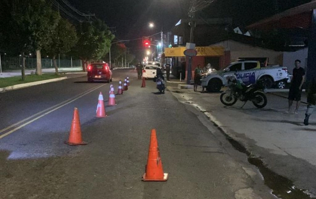 Dez são conduzidos e um é preso com documento falso durante blitzen em Teresina