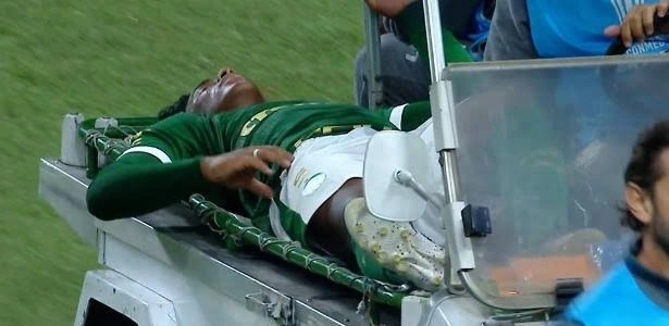 Endrick deixa o campo de maçã após possível lesão na perna direita