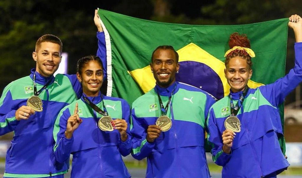 Equipe de revezamento misto