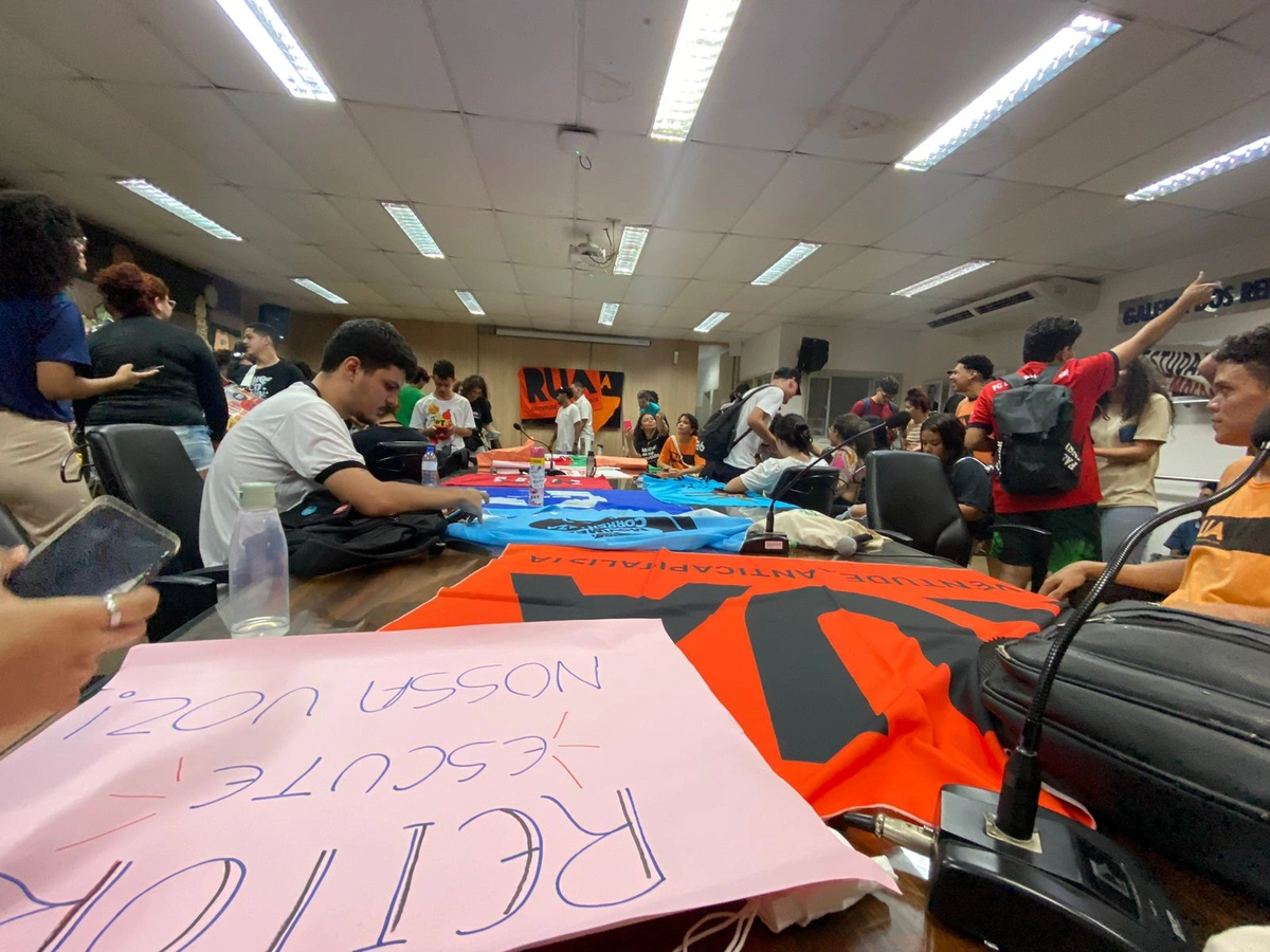 Estudantes da UFPI ocupam reitoria após protestos em busca de melhorias no campus