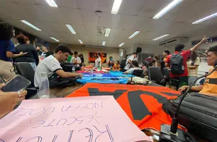 Estudantes da UFPI ocupam reitoria após protestos em busca de melhorias no campus (Foto: Alisson Veloso)