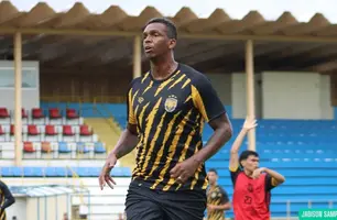 Ex-Corinthians, Jô, é preso, antes de jogo na série B, por não pagar pensão alimentícia (Foto: Reprodução)