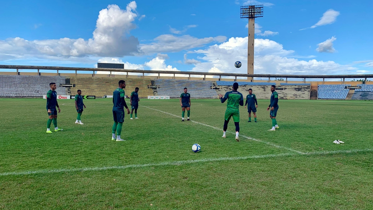 Flávio Araújo foca em finalizações durante treinos para enfrentar o River-PI