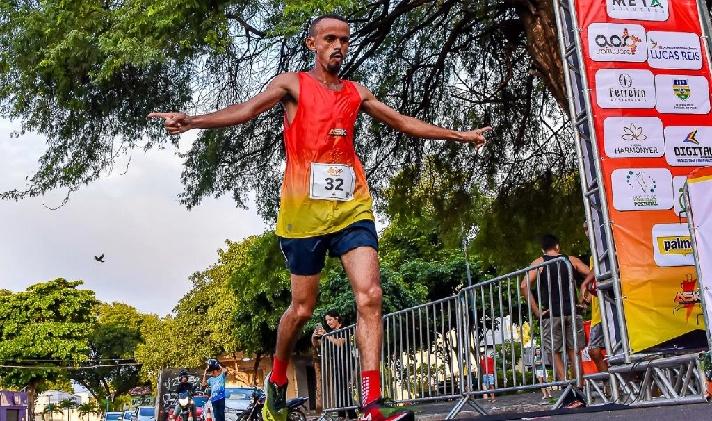 Gari e corredor Fábio Bernardo vai representar o Piauí no Norte-Nordeste de atletismo