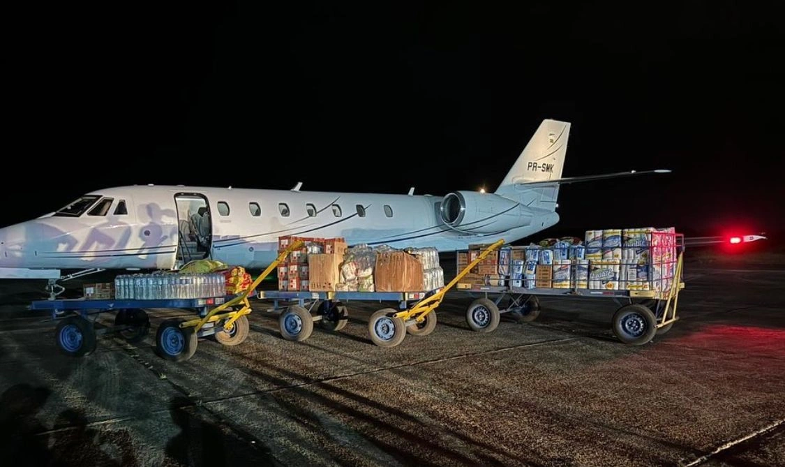 Jatinho do jogador Neymar com mantimentos para o Rio Grande do Sul