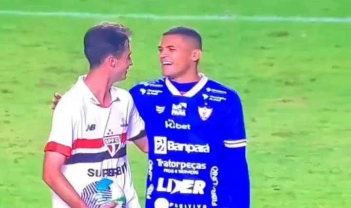 Jogador do Águia explica episódio da camisa no jogo contra o São Paulo